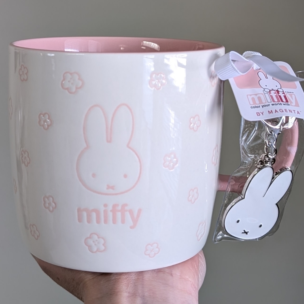 Miffy x Magenta Mug with Keychain, Minimalist Daisy Design 🌼
